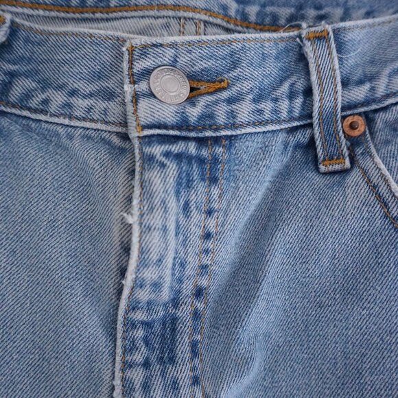 Vintage '90s Levi's 550 Relax Fit Light Wash 100% Cotton 36X34 Button Code 748 - Picture 8 of 16